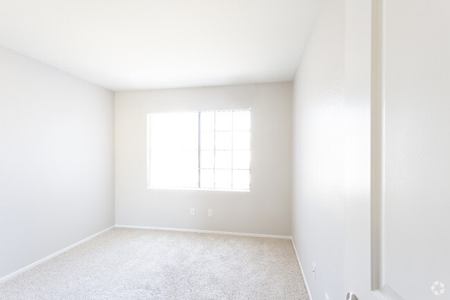 3BR, 2BA-1100 SF - The Ranch at Moorpark