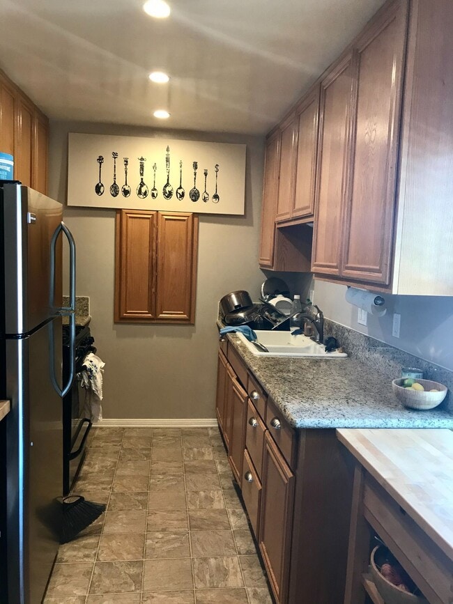Photo - 3 bedroom / 2 bath upstairs unit in the heart of Hillcrest! Unit 8