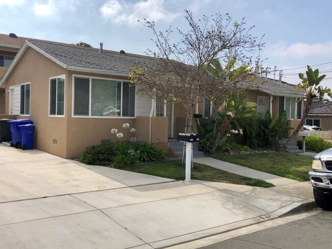 Building Photo - 2721-27 Nye St Unit 2721