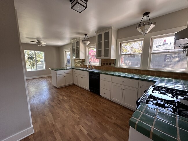 Photo - 930 N Fairview St