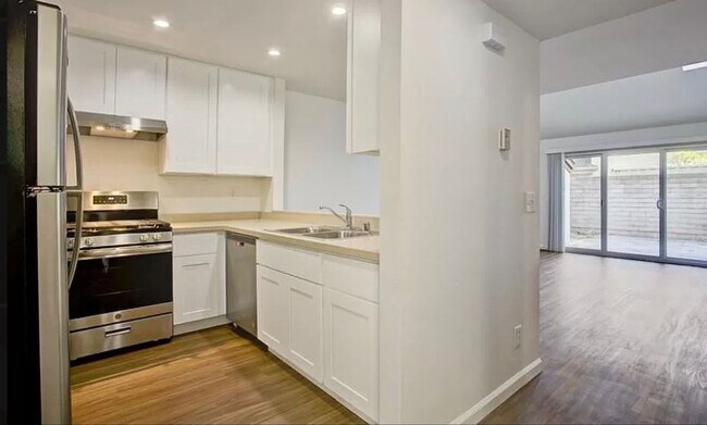 Photo - Fully Renovated Condo within Walking Distance to the Santa Barbara Harbor Unit 8