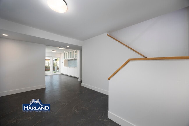 Photo - 4494 Benhurst Ave