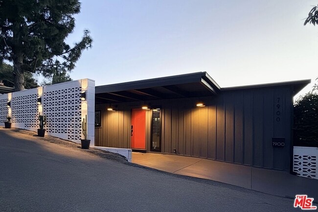 Building Photo - 7900 W Willow Glen Rd