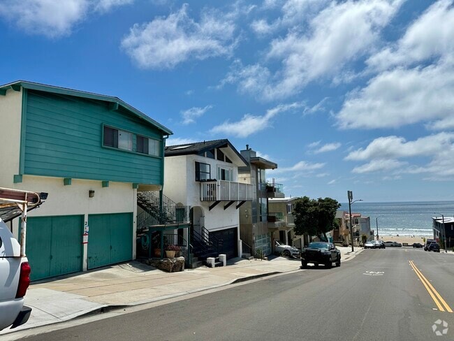 Building Photo - 212 Marine Ave Unit C - 21st Place Rental