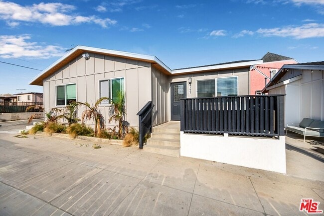 Photo - 4727 W 18th St