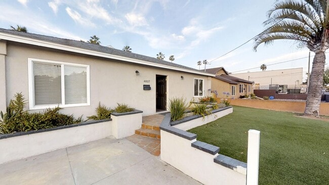 Photo - BIG House! Spacious bedrooms! Garage and D...