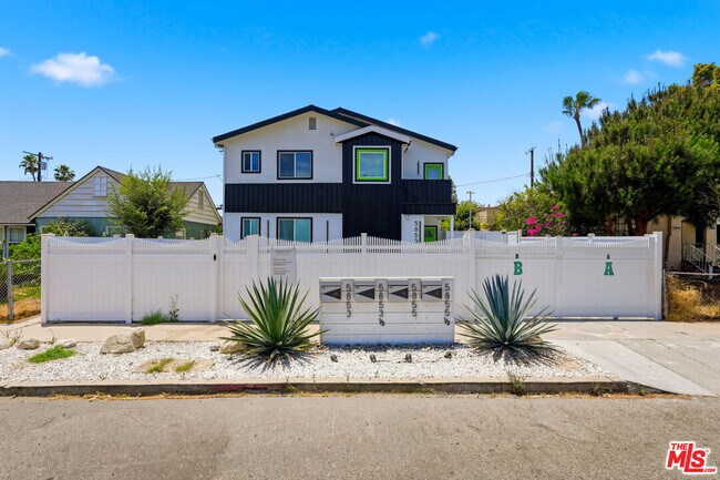 Building Photo - 5855 Vineland Ave Unit B