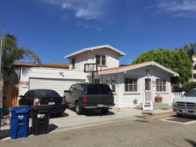 Building Photo - 1085 Loma Dr