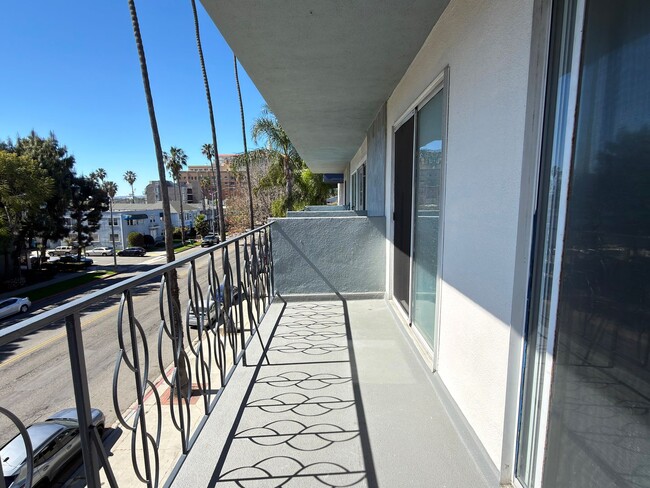 Photo - **1139 E Ocean Blvd #301 Long Beach** Upstairs 1 bedroom 1 bath !!2 weeks free OAC!! Unit 301