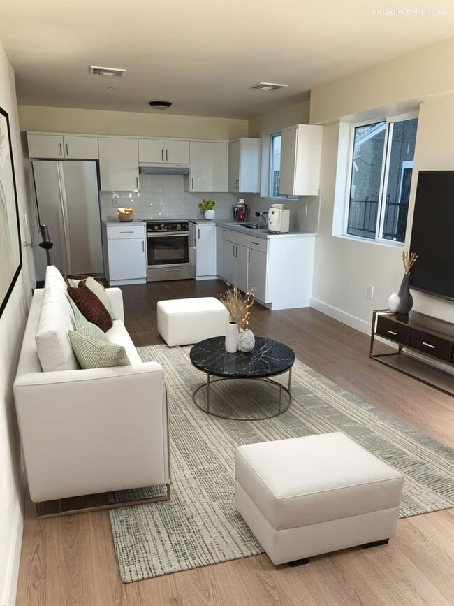 Building Photo - 409 E 99th St Unit 409 1/2