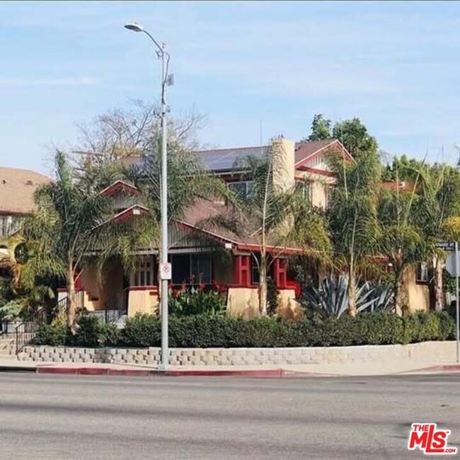Photo - 2956 Normandie Ave