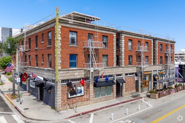 The Cabrillo (shared restroom) - The Cabrillo (shared restroom) Apartments