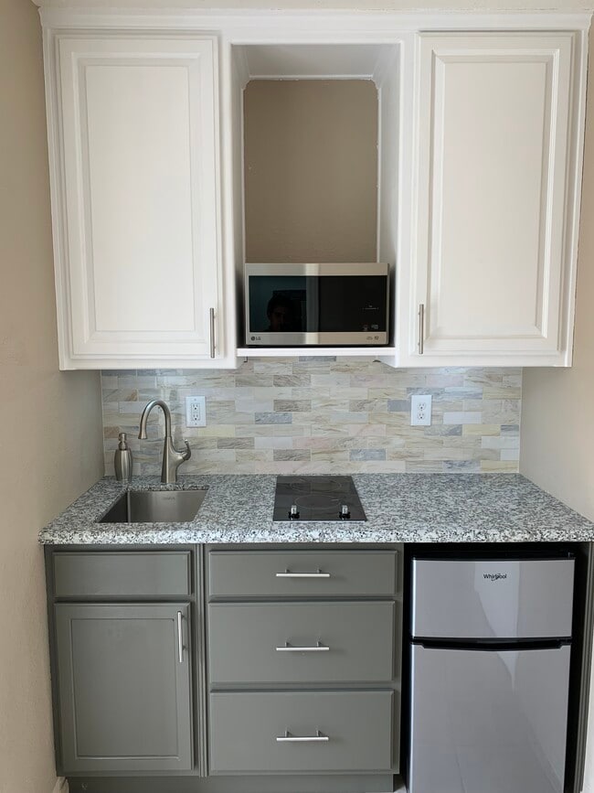 Building Photo - 13960 Driftwood Dr Unit B