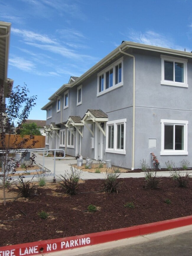 Photo - 575 E Newlove Dr