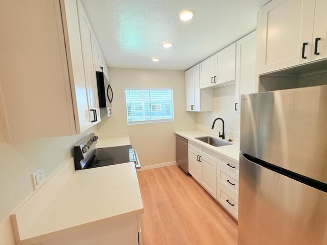 Building Photo - 328 S Weitzel St