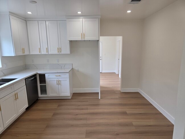 Photo - 6703 Cedros Ave