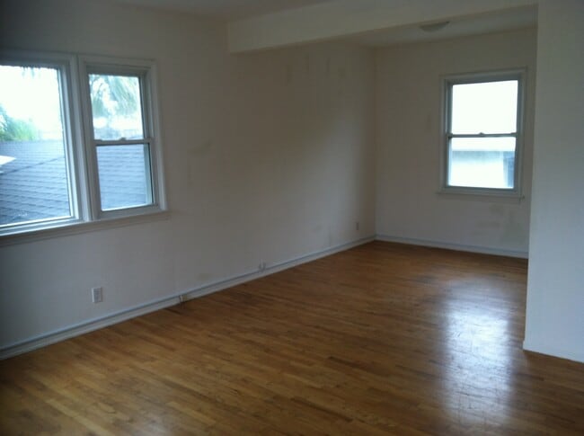 Building Photo - 2813 Highland Ave Unit C