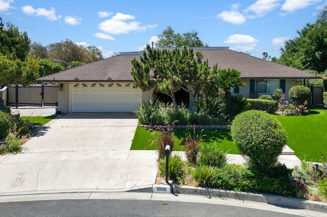 Photo - 1800 Yermo Pl