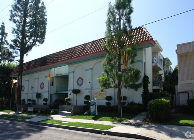 Photo - Canoga Plaza Apartments