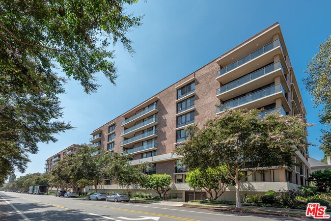 Building Photo - 211 S Spalding Dr Unit 110N