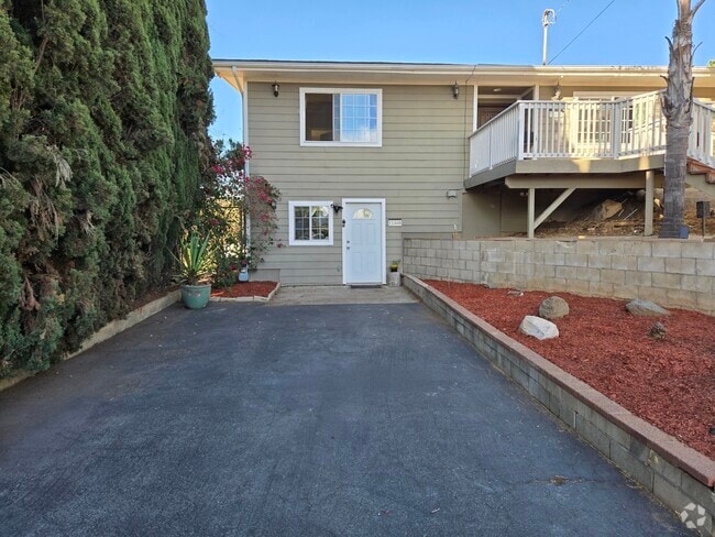 Building Photo - 1186 N Rose St Unit B Rental