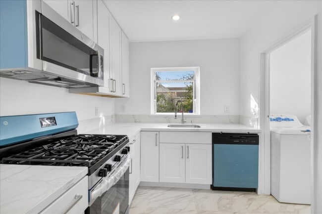 FULLY REMODELED KITCHEN - 1185 S Tremaine Ave Unit 1185 TREMAINE AVE
