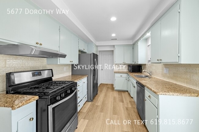 Photo - 5677 Dorothy Way