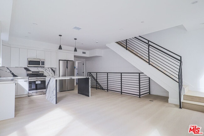 Photo - 11814 Gilmore St