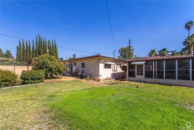 Building Photo - University Ave Unit 24500 University Ave,  2 Rental