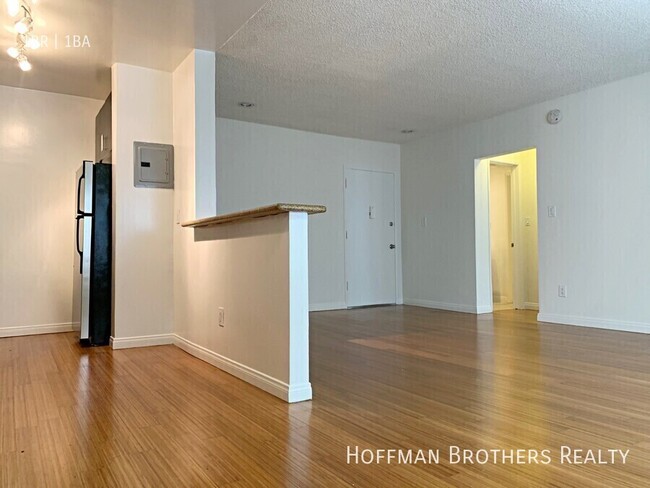 Photo - 1847 Winona Blvd Unit 106