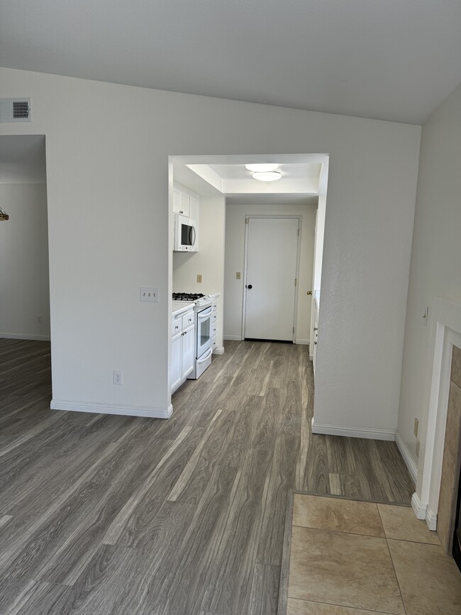 kitchen from living room - 4184 Breezy Glen Dr