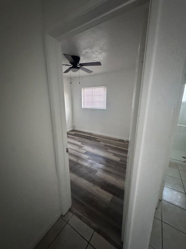 Building Photo - S 33rd Unit 809