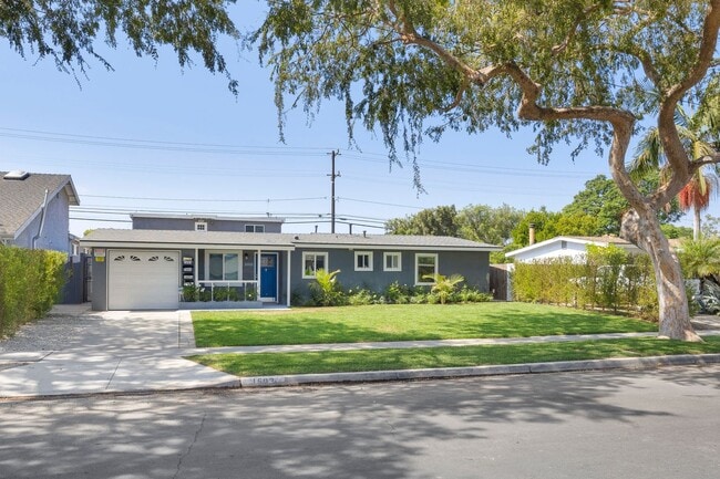 Building Photo - 1603 Vuelta Grande Ave Unit 1603