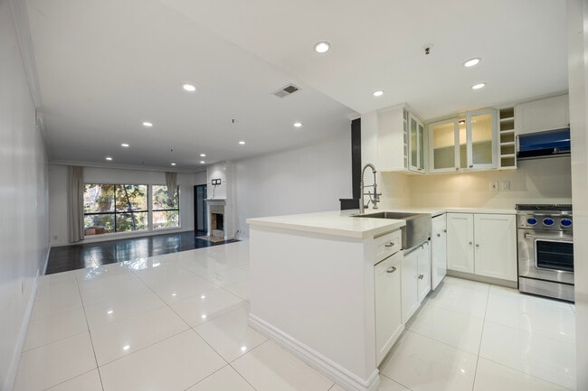 Building Photo - 20 Sea Island Dr Unit 20 Sea Island Dr