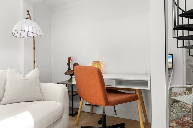 Photo - 910 Nowita Pl Unit one half