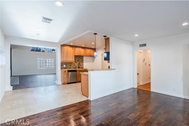 Photo - 7965 Quimby Ave