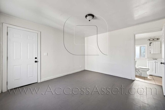 Photo - Cozy 1 Bed/1 Bath Duplex Home With Amazing Mountain Views In Barstow!