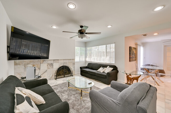 Building Photo - 719 Mahogany Dr Unit ID1307533P