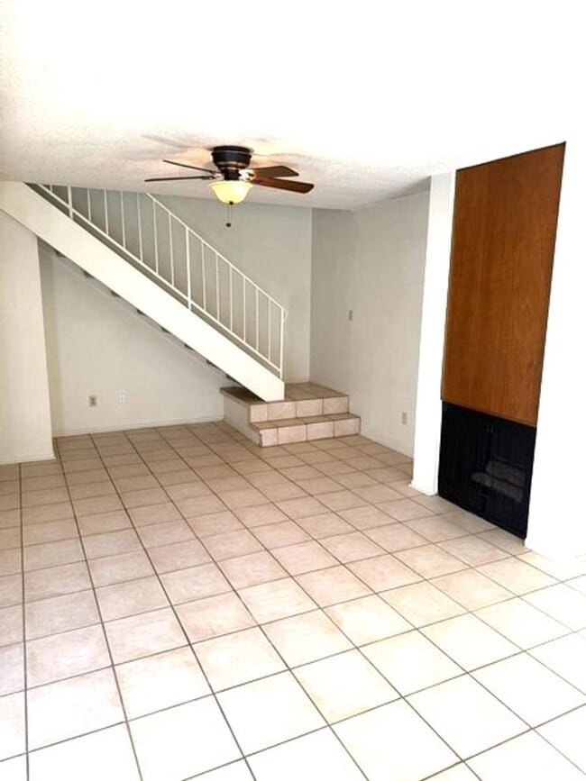 Building Photo - Orcutt Area Townhome