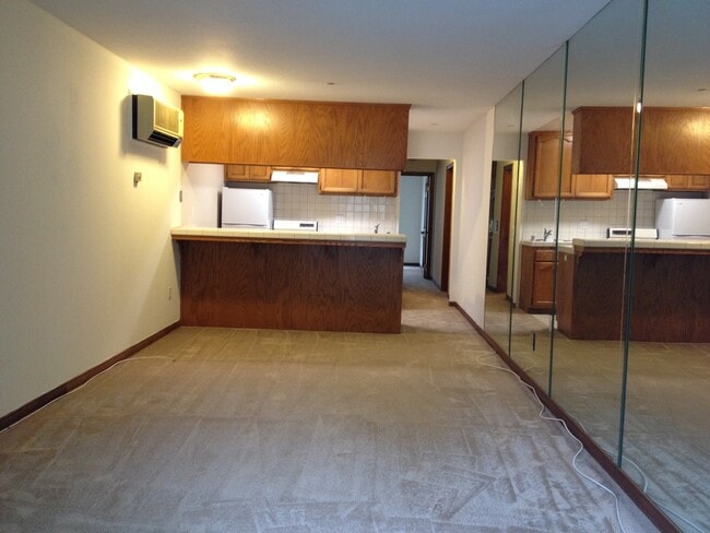 Building Photo - Los Caballeros #221 Unit 221B Rental