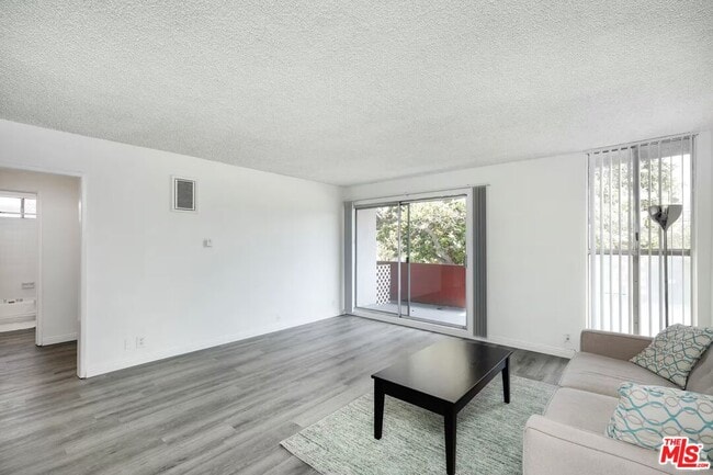 Photo - 1208 W Adams Blvd Unit 17