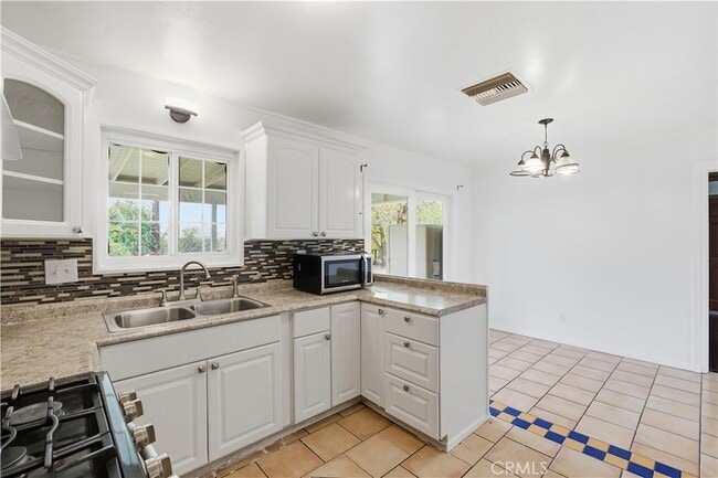 Photo - 3920 El Camino Dr