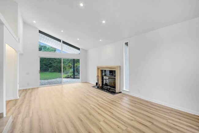 Photo - Rent this Beautiful 5 BEDROOM HOME NOW!