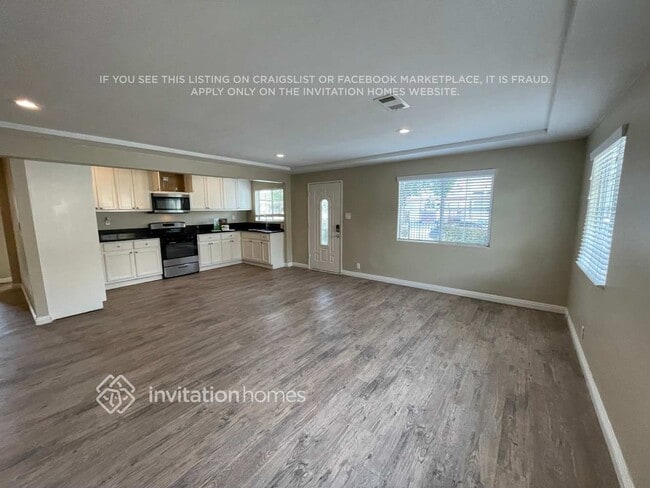 Photo - 3924 W 104th St