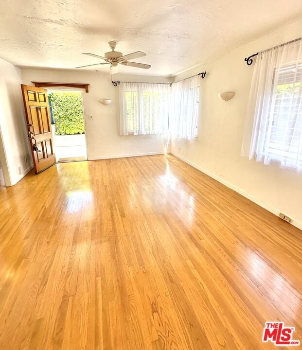 Photo - 9012 Phyllis Ave