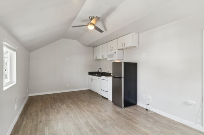Photo - Experience Coastal Living -  Charming Studio Cottage Just a Stroll from Ocean Beach! Unit 5137 - 01