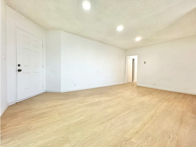 Building Photo - 6561 Fulton Ave