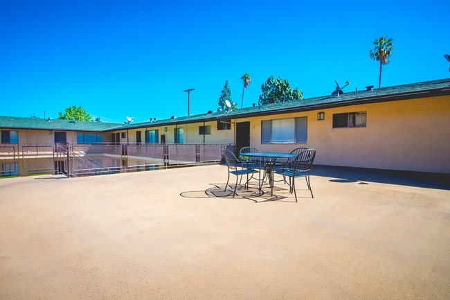 Photo - 6719 Woodman