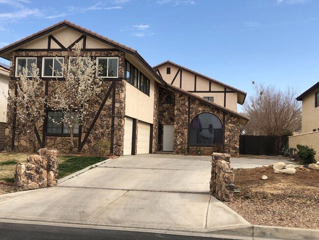 Building Photo - Spring Valley Lake Home