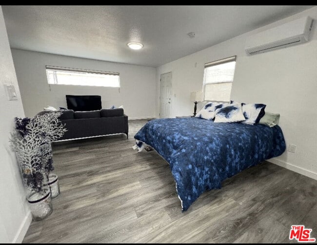 Photo - 332 W Ellis Ave